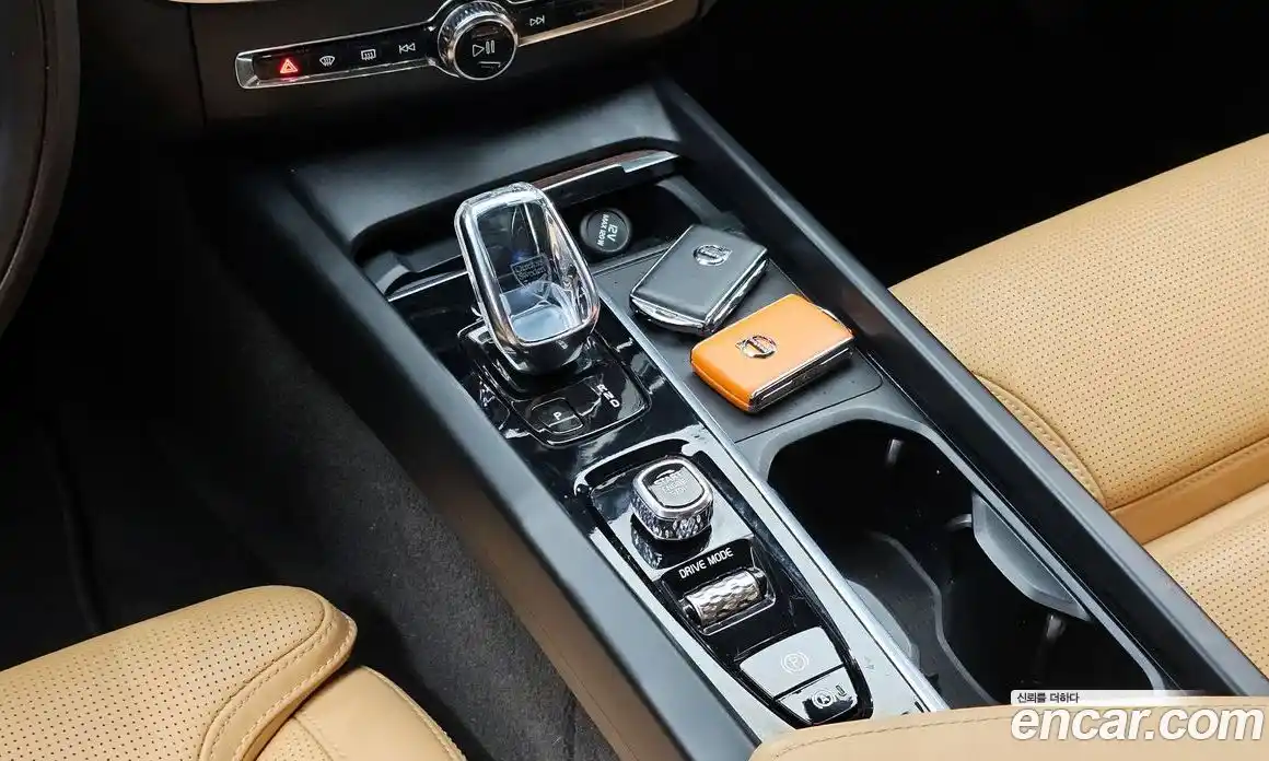 Volvo XC60 2021 2.0 автомат (гидро), фото 12