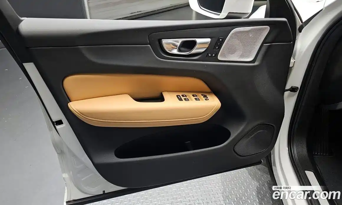 Volvo XC60 2021 2.0 автомат (гидро), фото 14