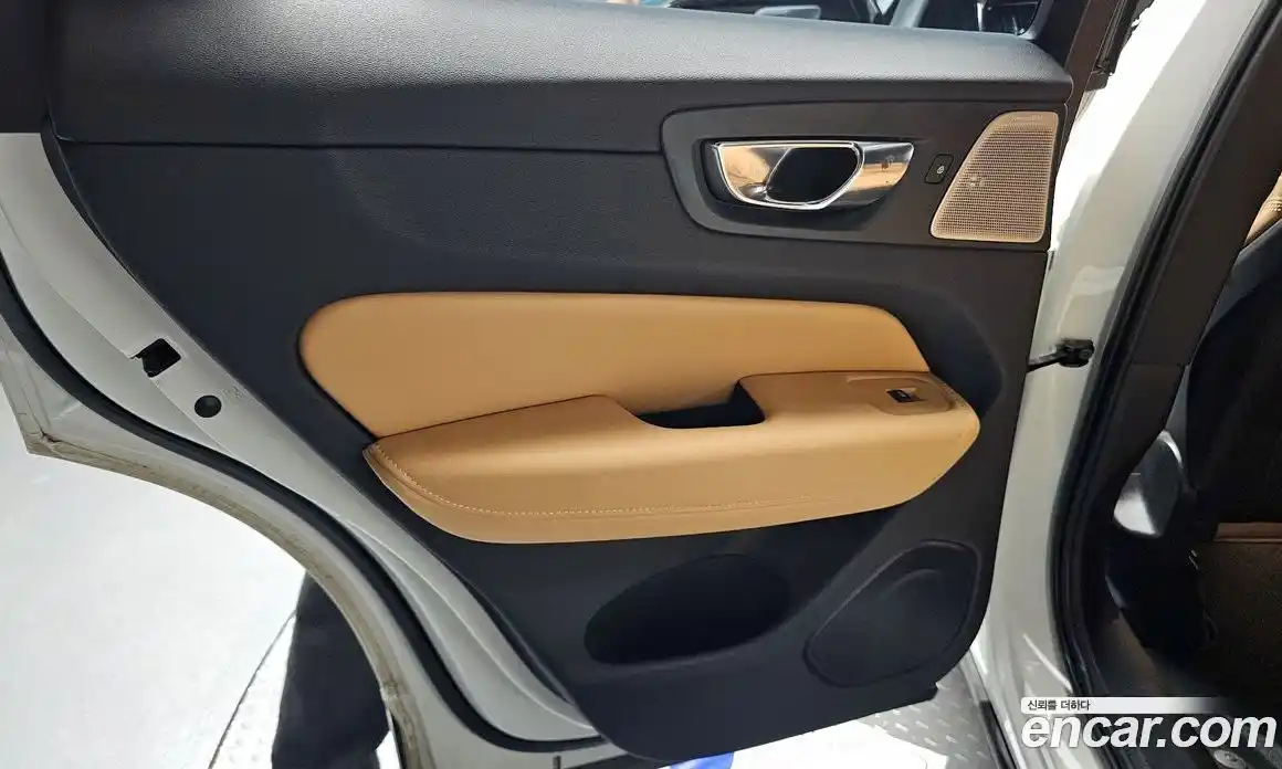 Volvo XC60 2021 2.0 автомат (гидро), фото 15