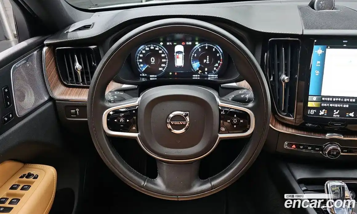 Volvo XC60 2021 2.0 автомат (гидро), фото 18