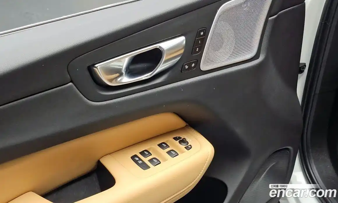 Volvo XC60 2021 2.0 автомат (гидро), фото 26