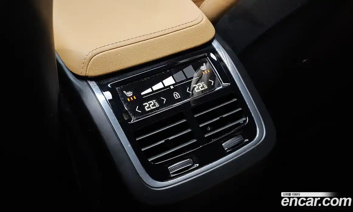 Volvo XC60 2021 2.0 автомат (гидро), фото 27