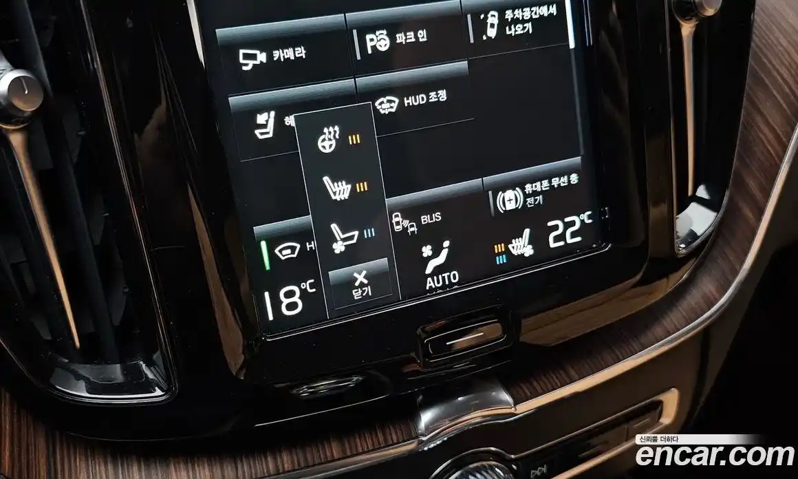 Volvo XC60 2021 2.0 автомат (гидро), фото 31