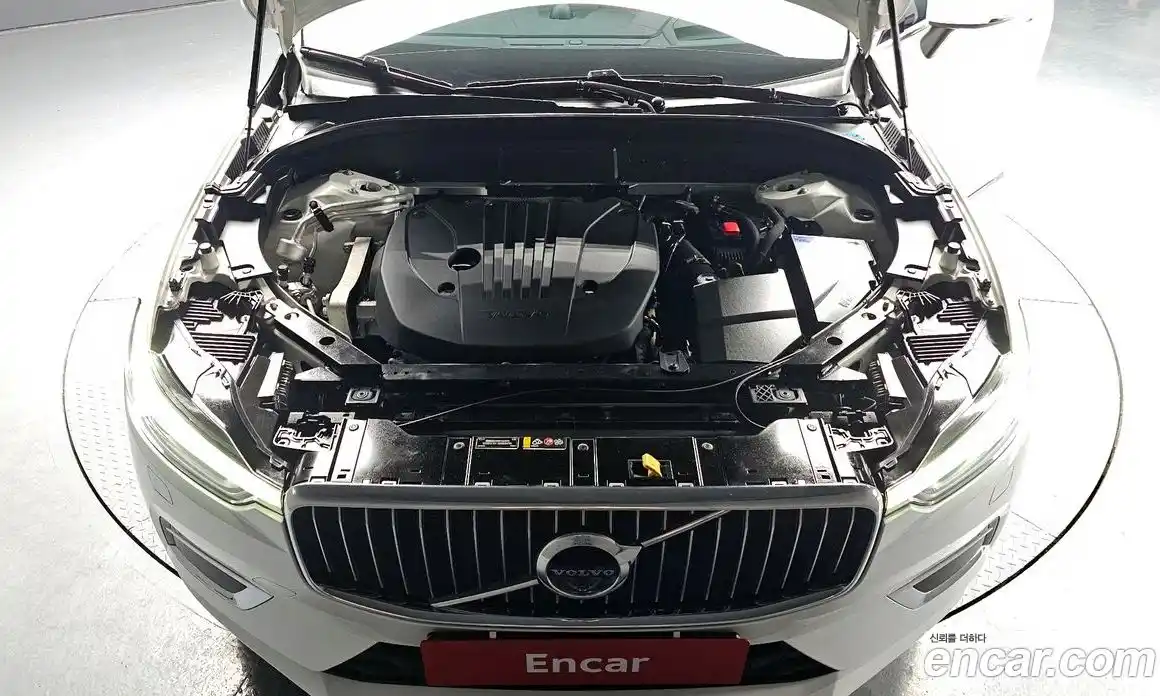Volvo XC60 2021 2.0 автомат (гидро), фото 6
