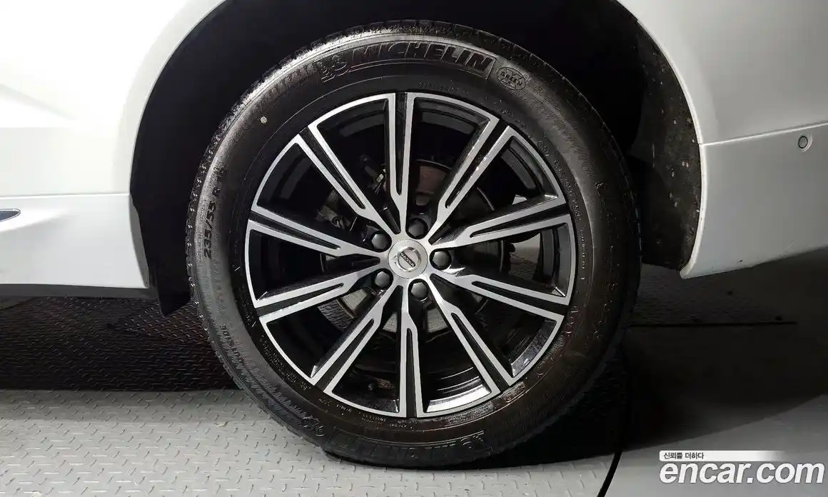 Volvo XC60 2021 2.0 автомат (гидро), фото 7