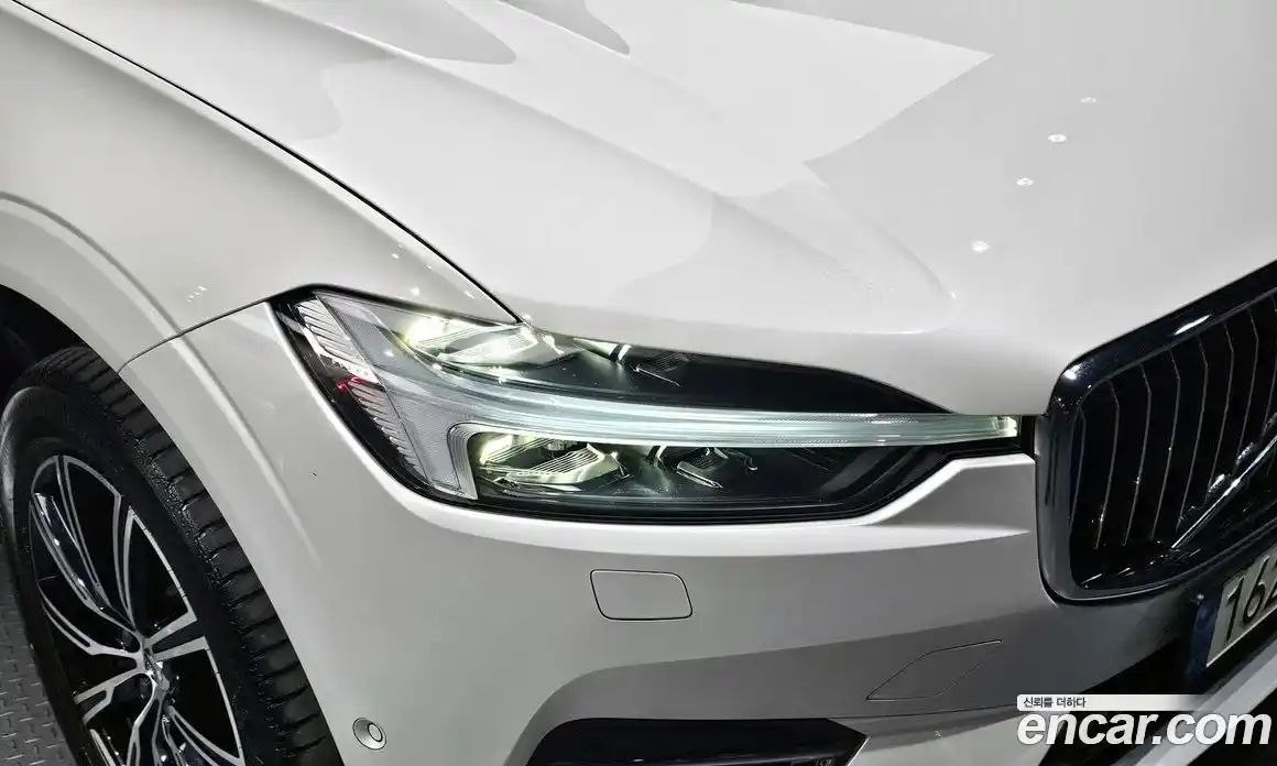 Volvo XC60 2021 2.0 автомат (гидро), фото 8