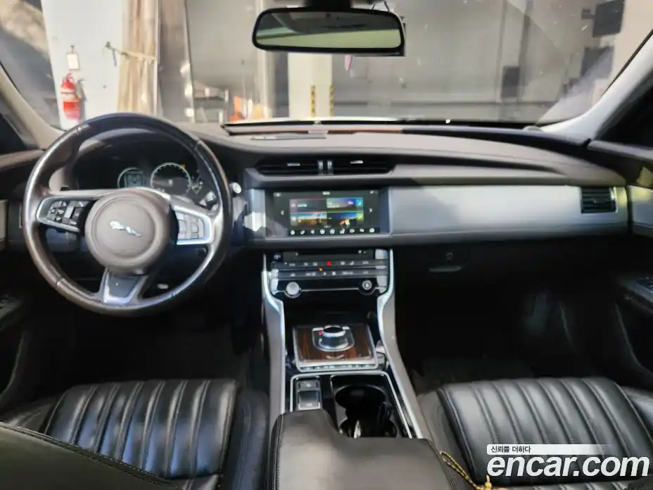 Jaguar XF 2018 2.0 автомат (гидро), фото 11 Jaguar XF 2018 2.0 автомат (гидро), фото 11