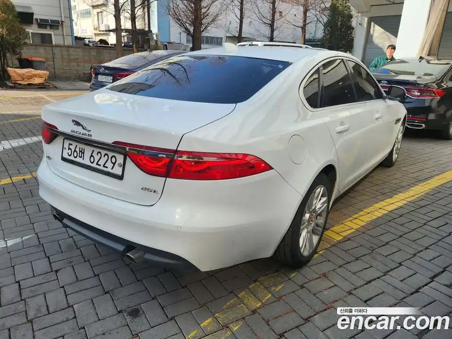 Jaguar XF 2018 2.0 автомат (гидро), фото 5 Jaguar XF 2018 2.0 автомат (гидро), фото 5