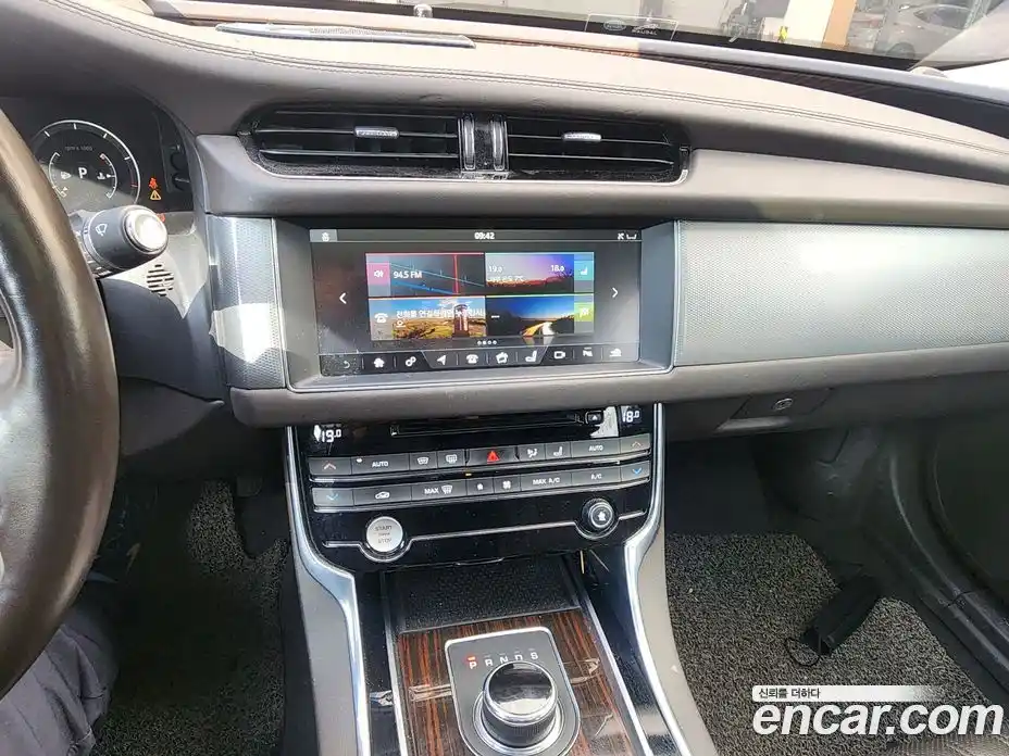 Jaguar XF 2018 2.0 автомат (гидро), фото 10 Jaguar XF 2018 2.0 автомат (гидро), фото 10