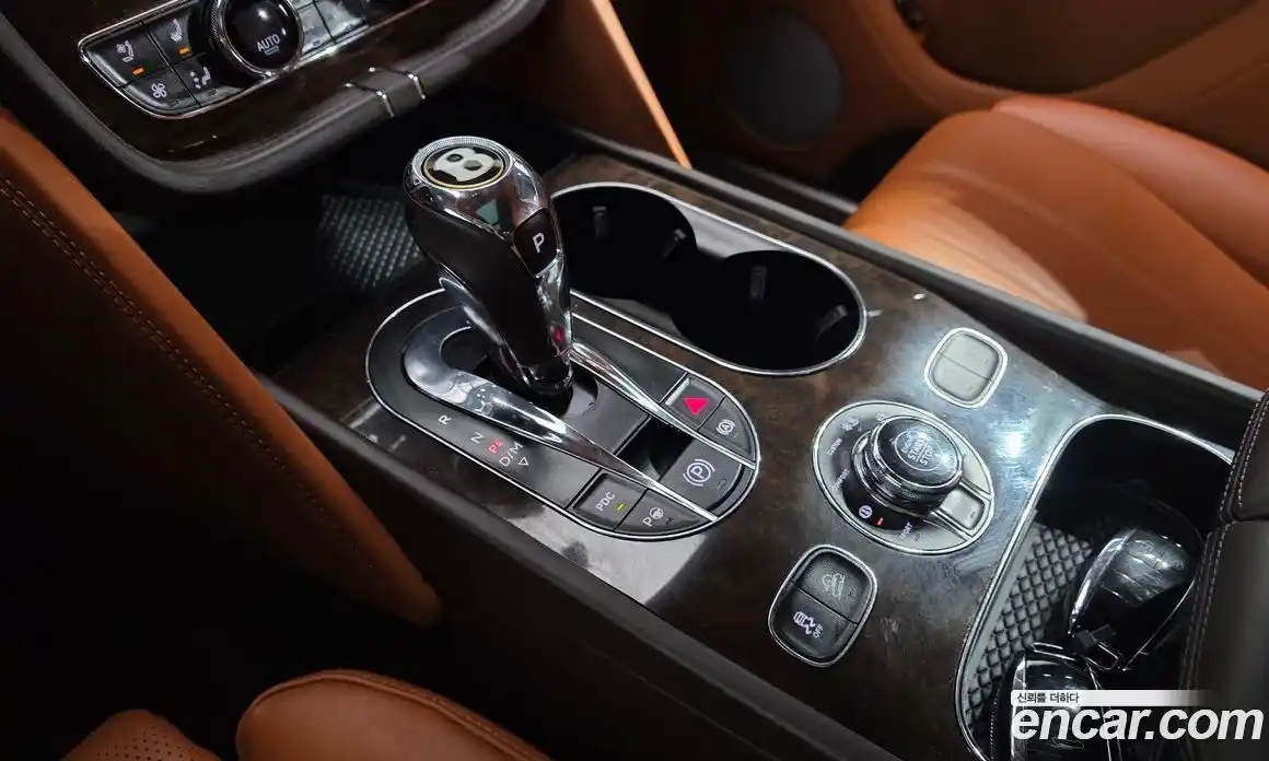 Bentley Bentayga 2019 4.0 автомат (гидро), фото 12 Bentley Bentayga 2019 4.0 автомат (гидро), фото 12
