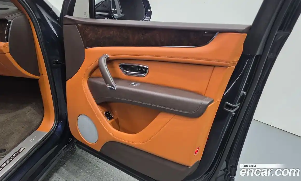 Bentley Bentayga 2019 4.0 автомат (гидро), фото 14 Bentley Bentayga 2019 4.0 автомат (гидро), фото 14