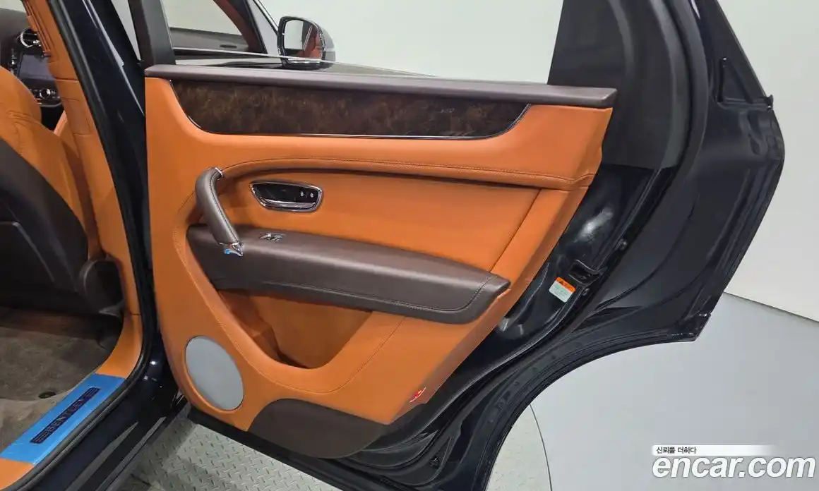 Bentley Bentayga 2019 4.0 автомат (гидро), фото 15 Bentley Bentayga 2019 4.0 автомат (гидро), фото 15