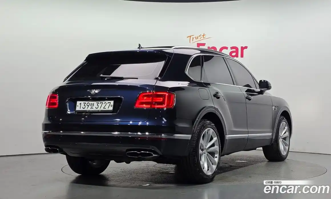 Bentley Bentayga 2019 4.0 автомат (гидро), фото 2 Bentley Bentayga 2019 4.0 автомат (гидро), фото 2