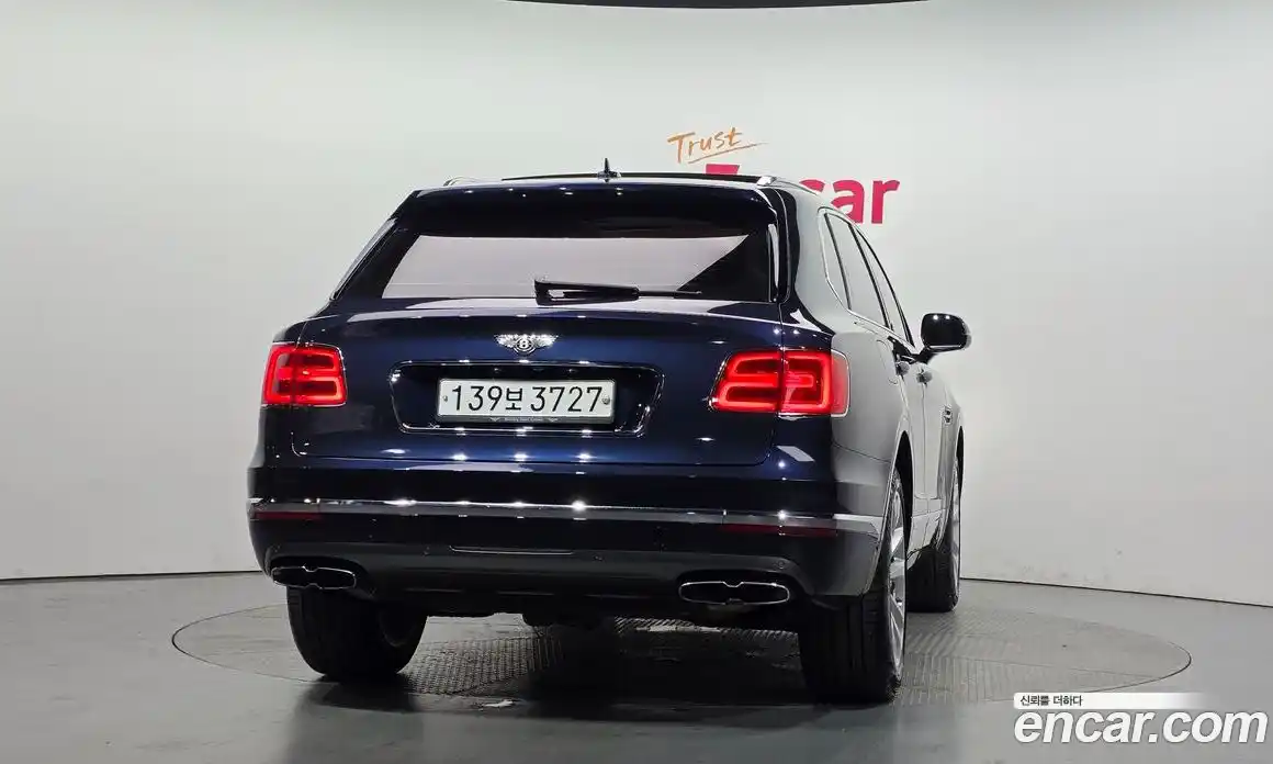 Bentley Bentayga 2019 4.0 автомат (гидро), фото 4 Bentley Bentayga 2019 4.0 автомат (гидро), фото 4