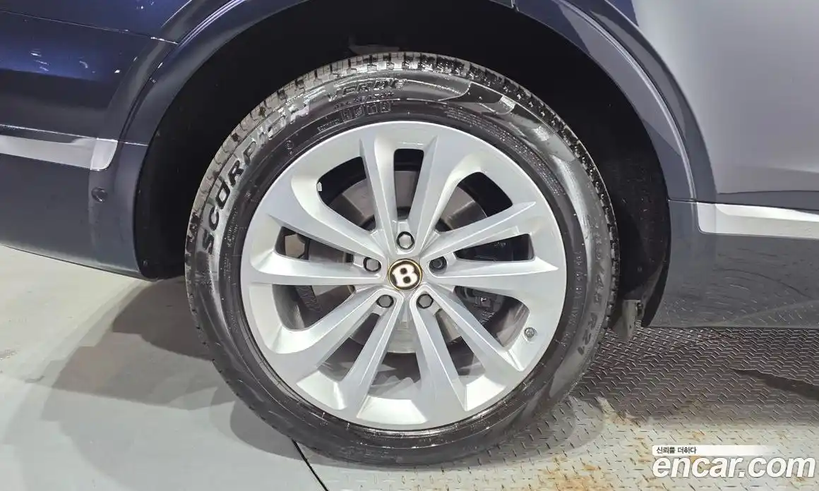 Bentley Bentayga 2019 4.0 автомат (гидро), фото 5 Bentley Bentayga 2019 4.0 автомат (гидро), фото 5