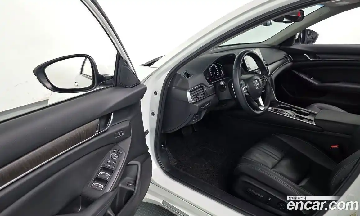 Honda Accord 2019 2.0 автомат (гидро), фото 13