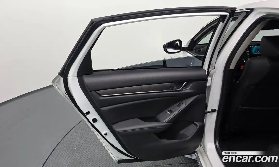 Honda Accord 2019 2.0 автомат (гидро), фото 15