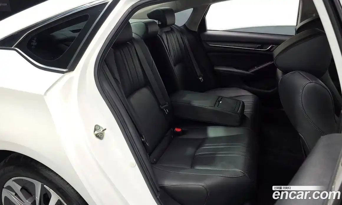 Honda Accord 2019 2.0 автомат (гидро), фото 17