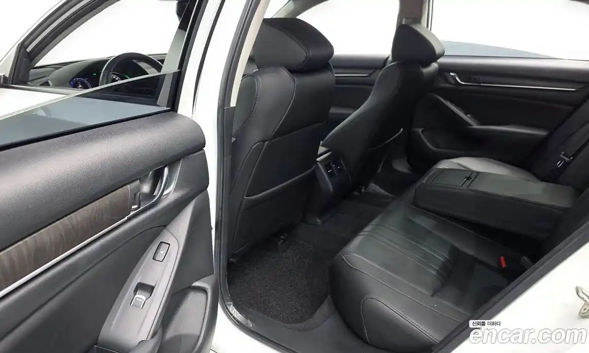 Honda Accord 2019 2.0 автомат (гидро), фото 18