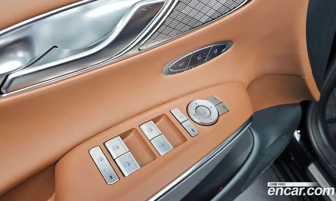 Genesis GV70 2023 2.5 автомат (гидро), фото 23