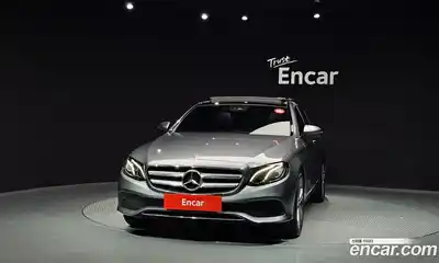 Mercedes-Benz E-Class 2018 2.0 автомат (гидро), миниатюра 3