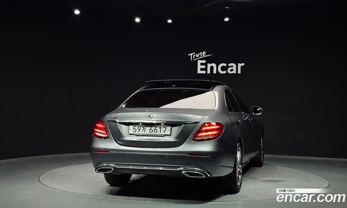 Mercedes-Benz E-Class 2018 2.0 автомат (гидро), фото 4