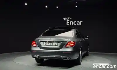 Mercedes-Benz E-Class 2018 2.0 автомат (гидро), миниатюра 4