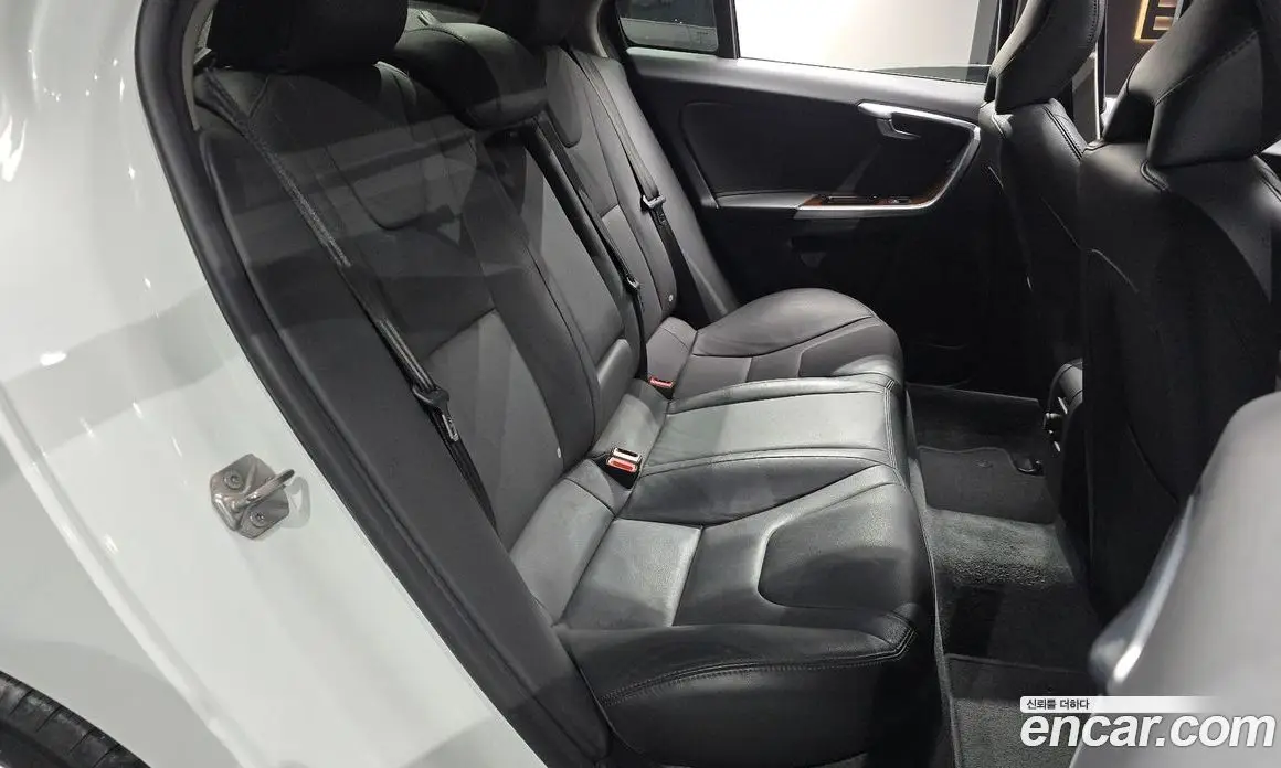 Volvo S60 2018 2.0 автомат (гидро), фото 17