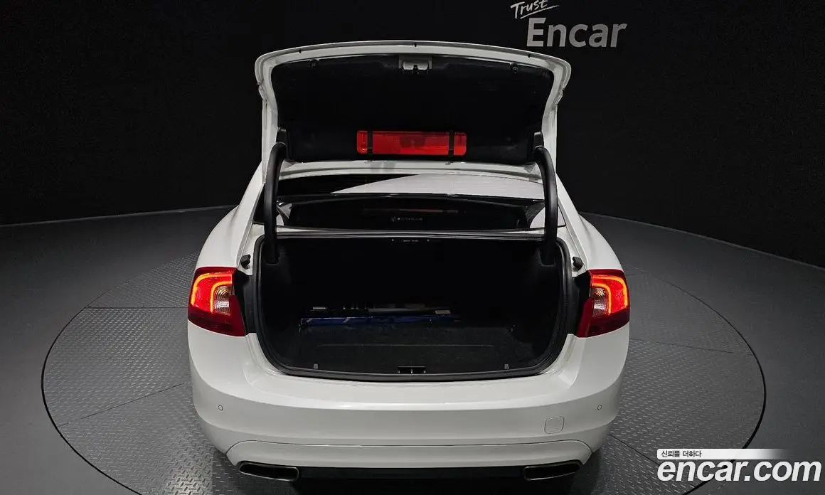Volvo S60 2018 2.0 автомат (гидро), фото 26