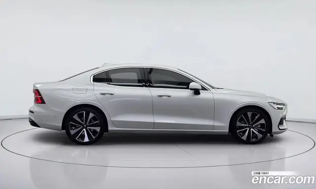Volvo S60 2023 2.0 автомат (гидро), миниатюра 3