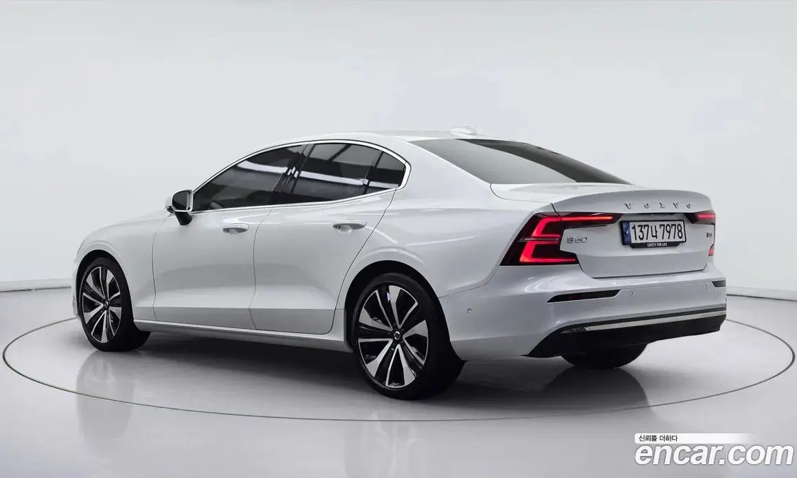 Volvo S60 2023 2.0 автомат (гидро), фото 4