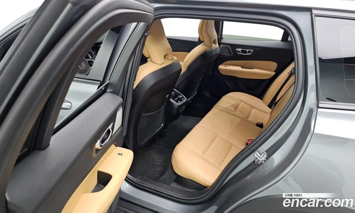 Volvo V60 2020 2.0 автомат (гидро), фото 23