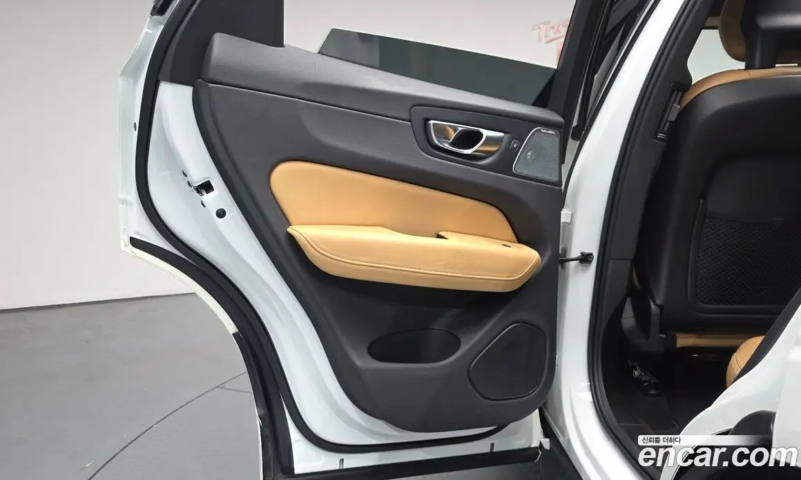 Volvo XC60 2018 2.0 автомат (гидро), фото 14