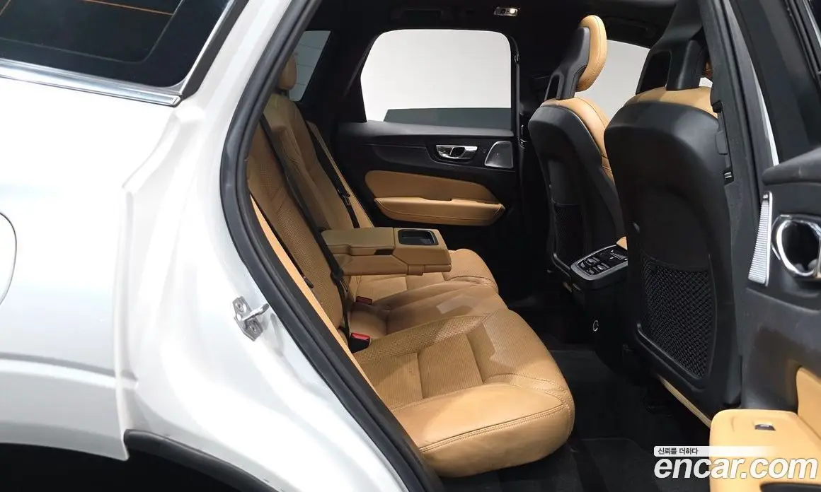 Volvo XC60 2018 2.0 автомат (гидро), фото 16