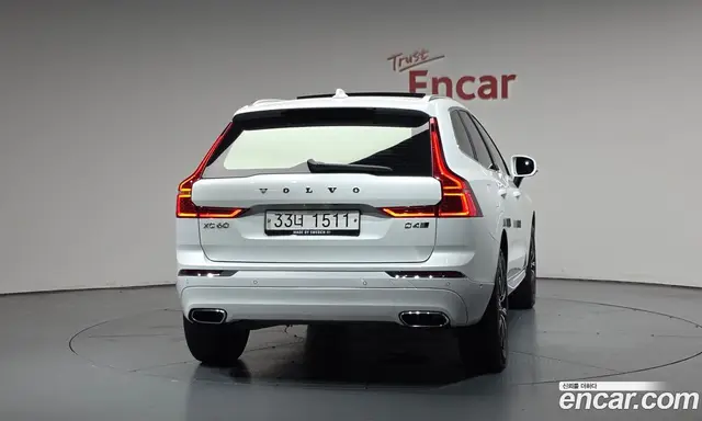 Volvo XC60 2018 2.0 автомат (гидро), миниатюра 3