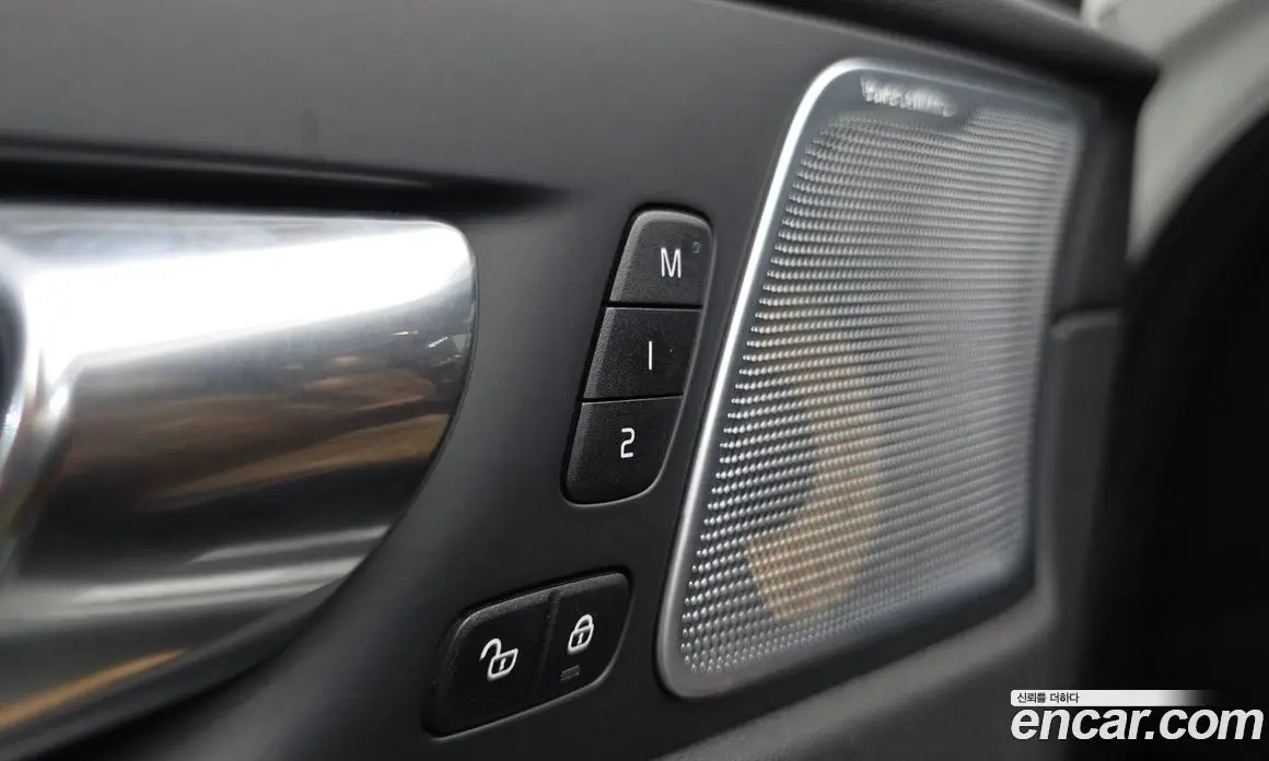 Volvo XC60 2018 2.0 автомат (гидро), фото 27