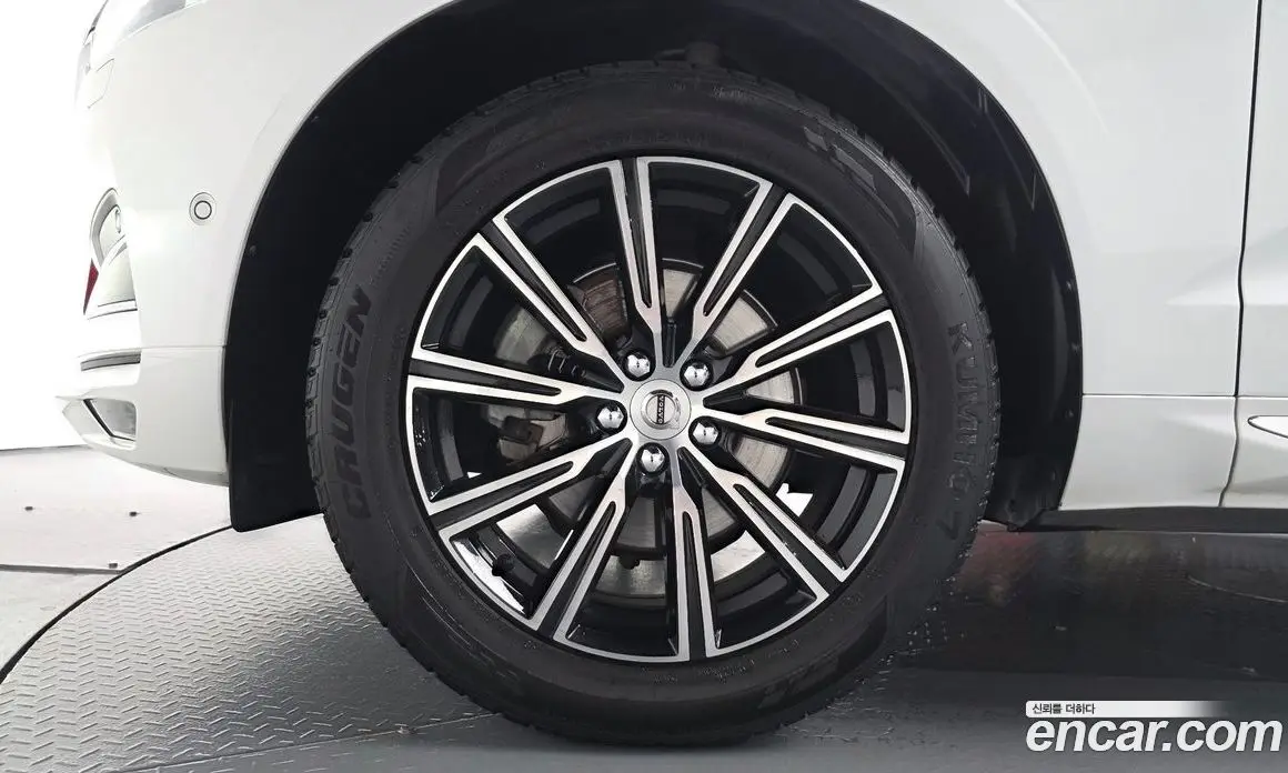 Volvo XC60 2018 2.0 автомат (гидро), фото 4