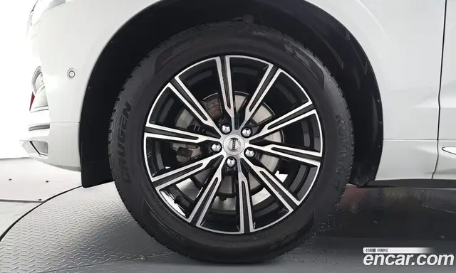 Volvo XC60 2018 2.0 автомат (гидро), миниатюра 4