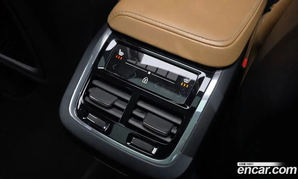Volvo XC60 2018 2.0 автомат (гидро), фото 32