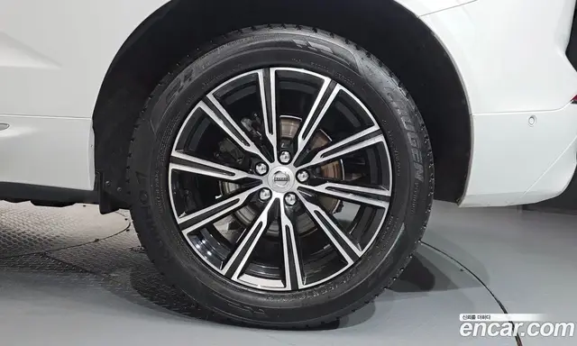 Volvo XC60 2018 2.0 автомат (гидро), миниатюра 6