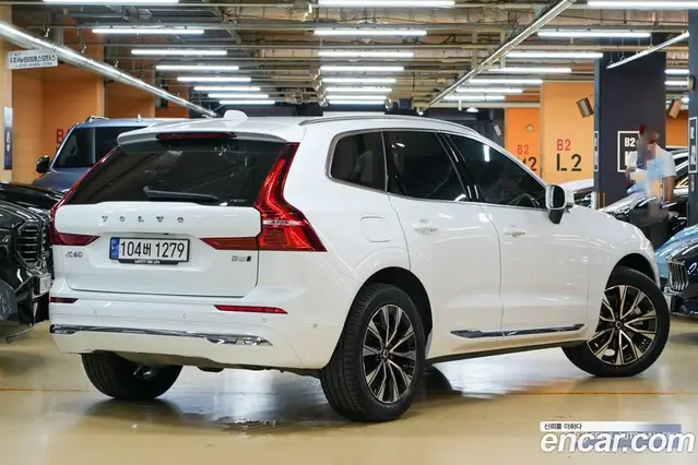 Volvo XC60 2023 2.0 автомат (гидро), миниатюра 2