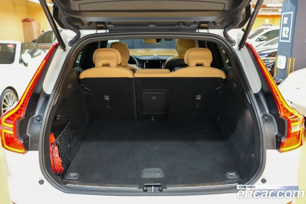Volvo XC60 2023 2.0 автомат (гидро), фото 11