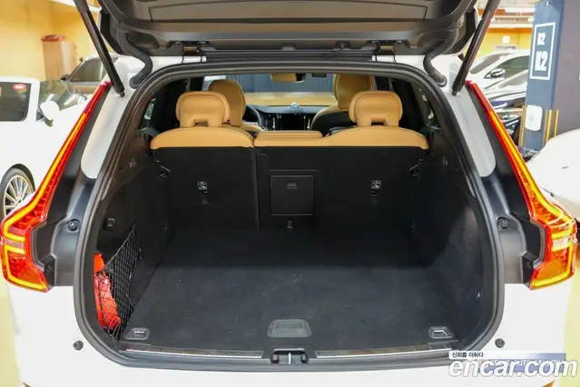 Volvo XC60 2023 2.0 автомат (гидро), миниатюра 11