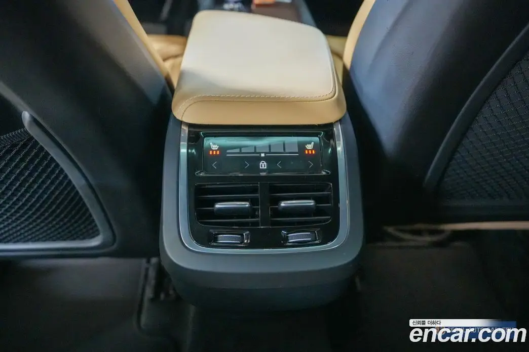 Volvo XC60 2023 2.0 автомат (гидро), фото 12