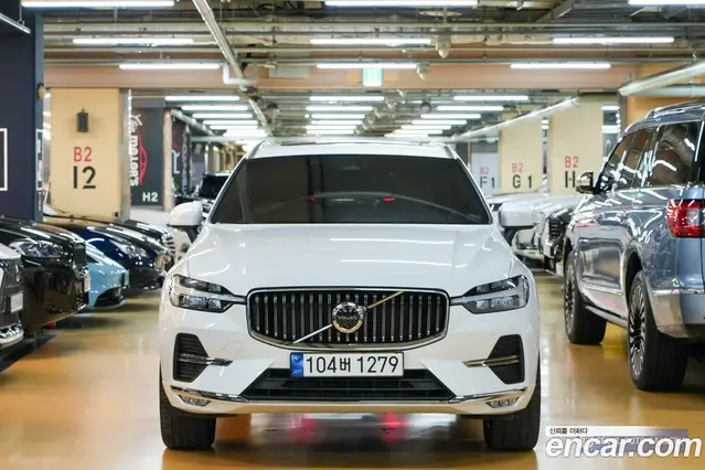 Volvo XC60 2023 2.0 автомат (гидро), миниатюра 3