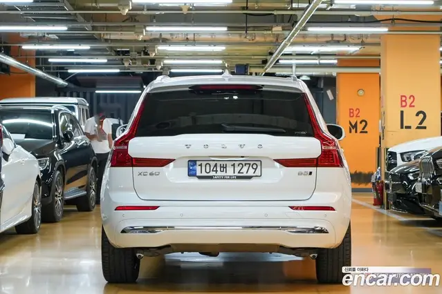 Volvo XC60 2023 2.0 автомат (гидро), миниатюра 4