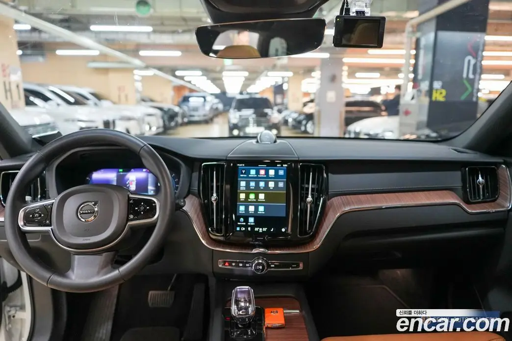 Volvo XC60 2023 2.0 автомат (гидро), фото 6