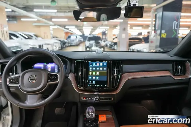 Volvo XC60 2023 2.0 автомат (гидро), миниатюра 6