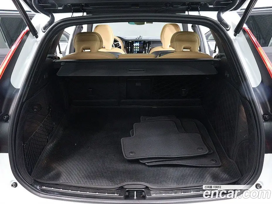 Volvo XC60 2024 2.0 автомат (гидро), фото 15