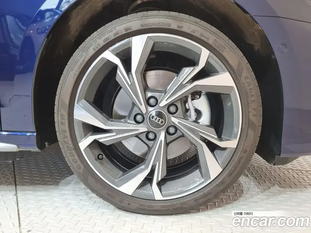 Audi A3 2025 2.0 автомат (гидро), миниатюра 5